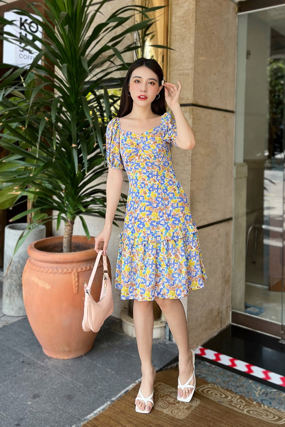 Đầm hoa dáng xòe đuôi cá cổ vuông