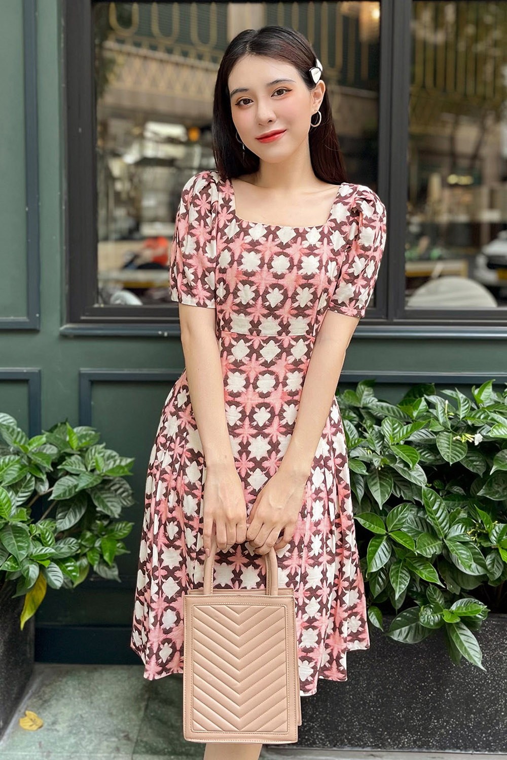 Đầm họa tiết dáng chữ A cổ vuông