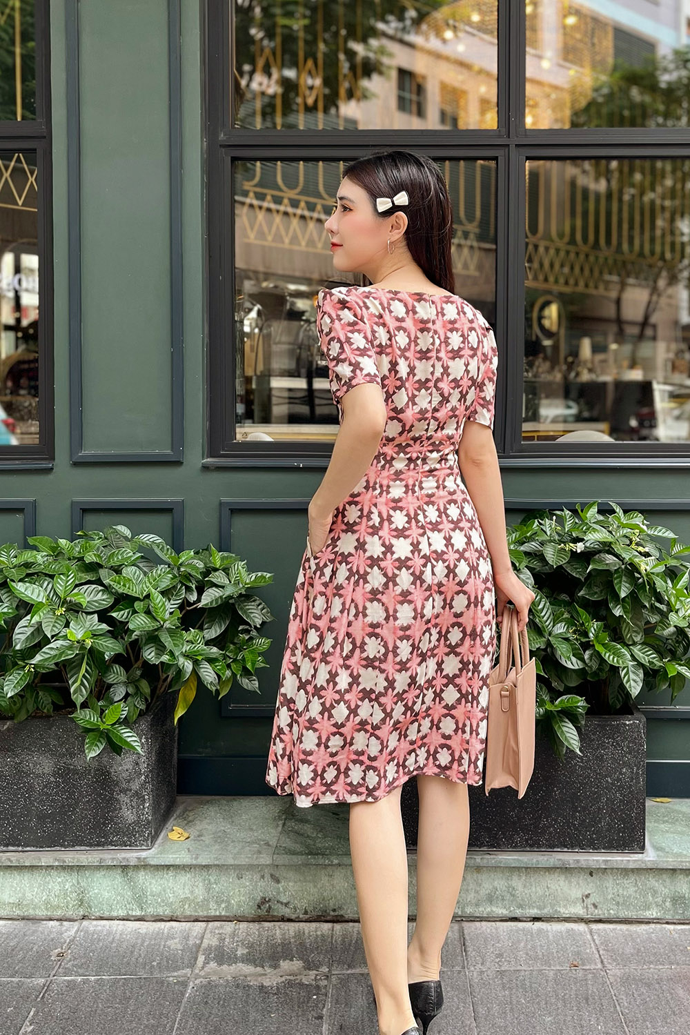 Đầm họa tiết dáng chữ A cổ vuông