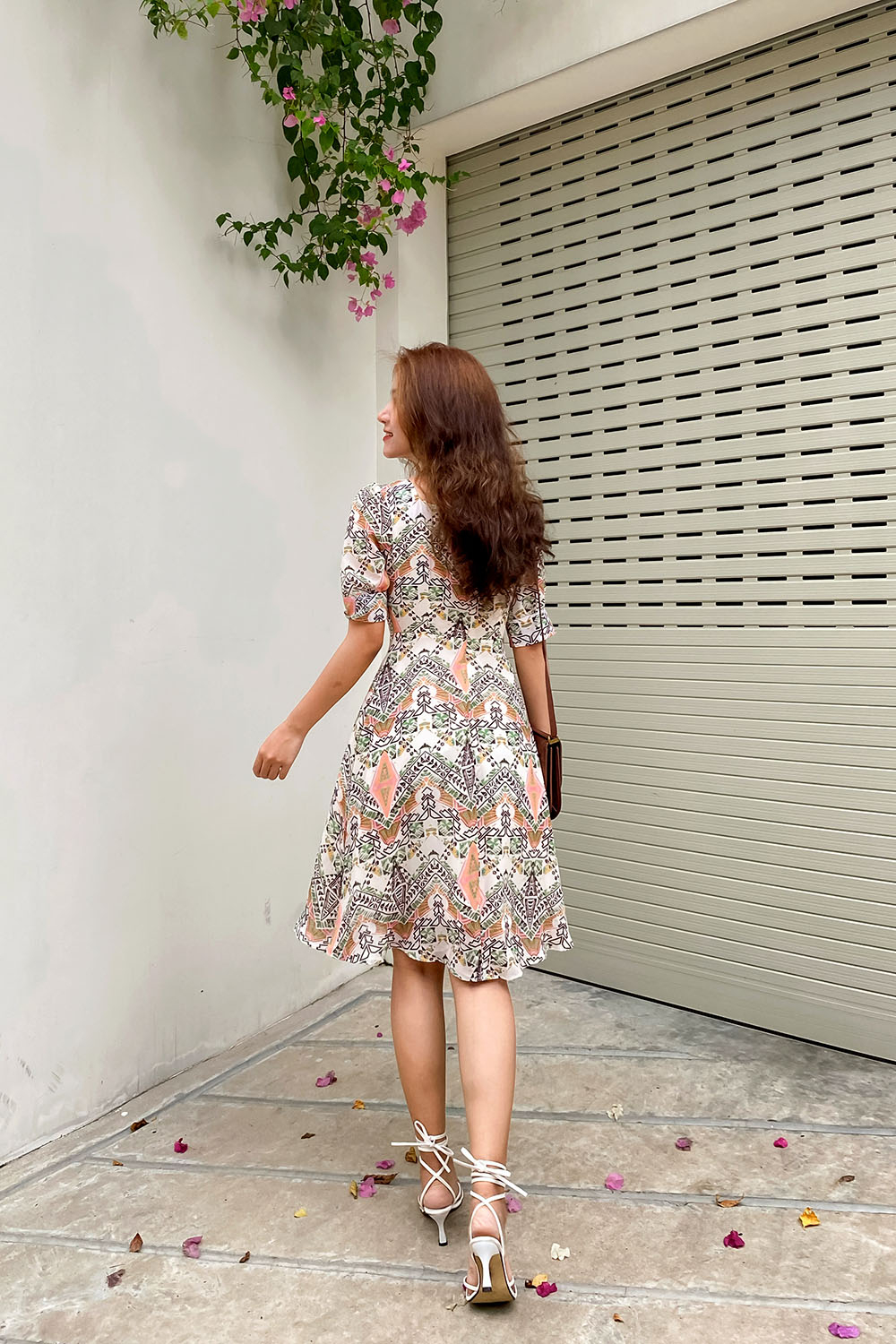 Đầm xòe họa tiết công sở cổ vuông