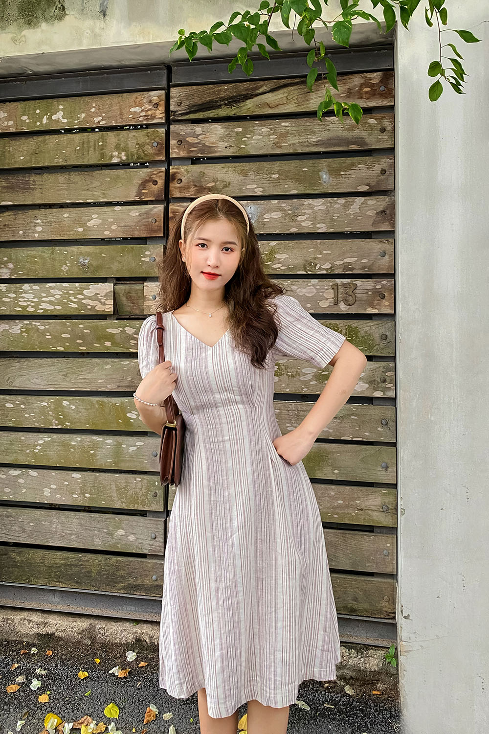 Đầm xòe họa tiết kẻ sọc cổ V