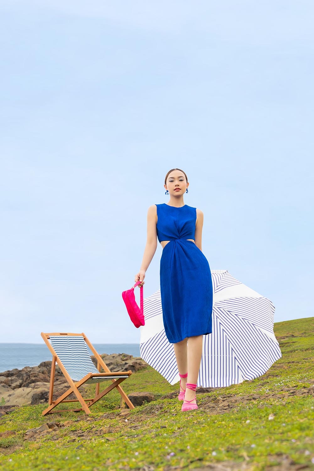 Đầm dự tiệc sát nách cut-out xoắn eo