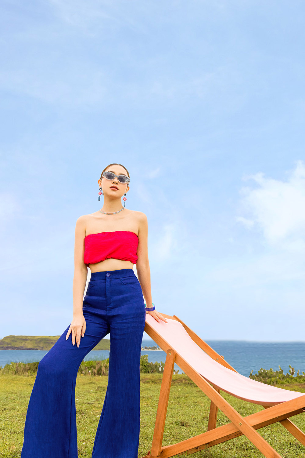 Quần suông ống loe màu xanh lưng cao