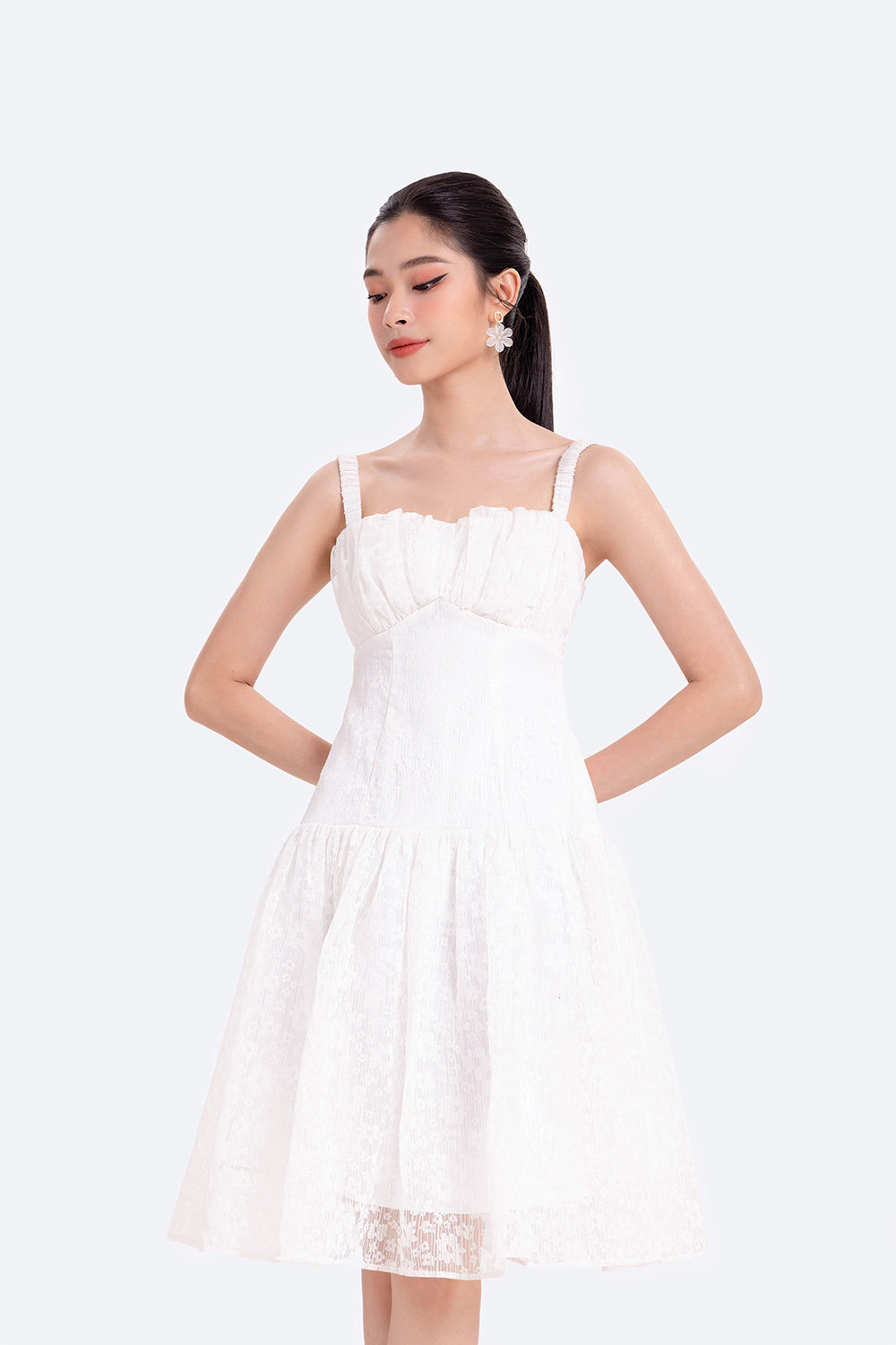 Đầm ren trắng hai dây cut-out lưng HL21-35 | Thời trang công sở ...