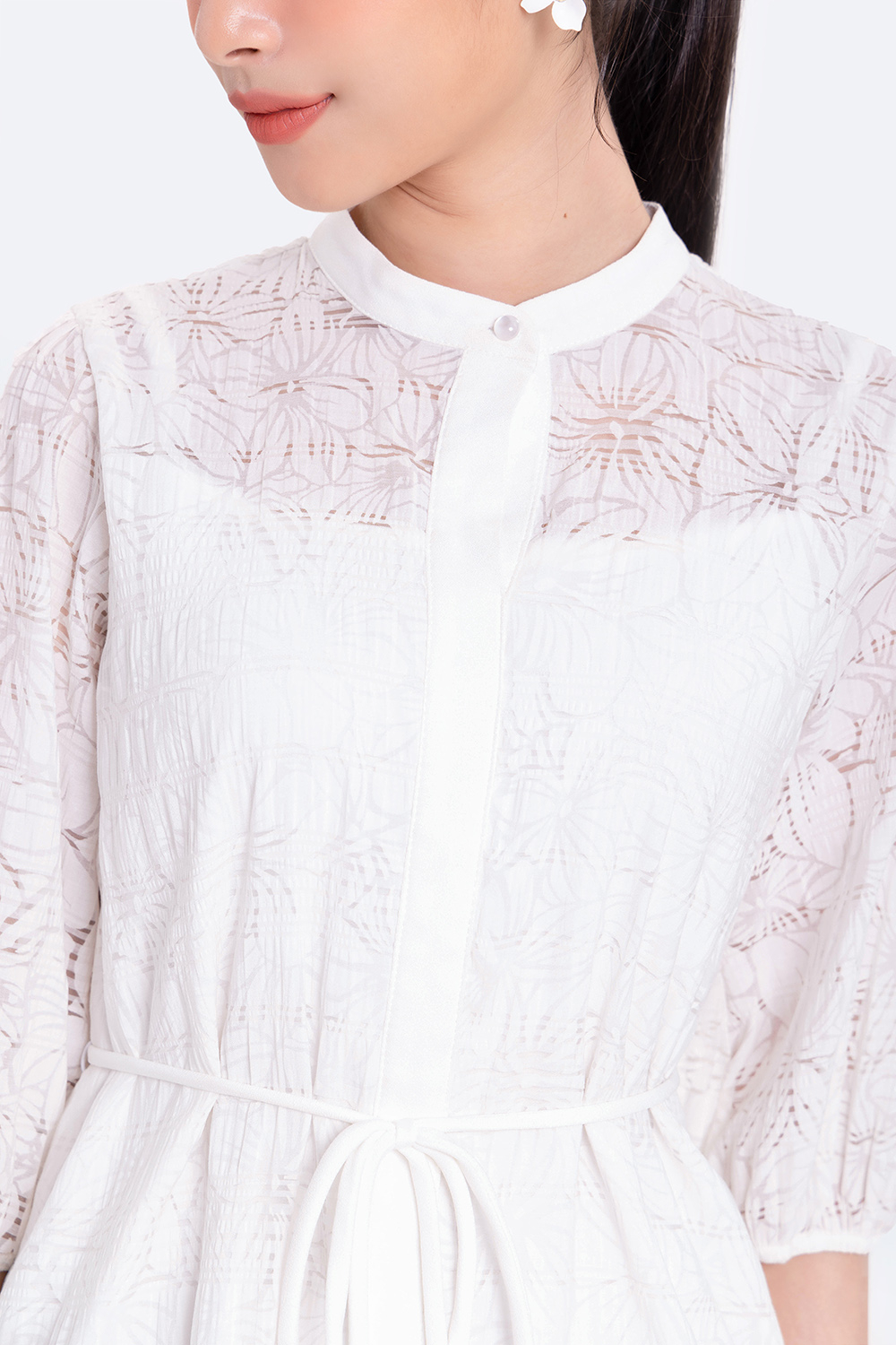 Đầm ren trắng dáng xòe tay lỡ