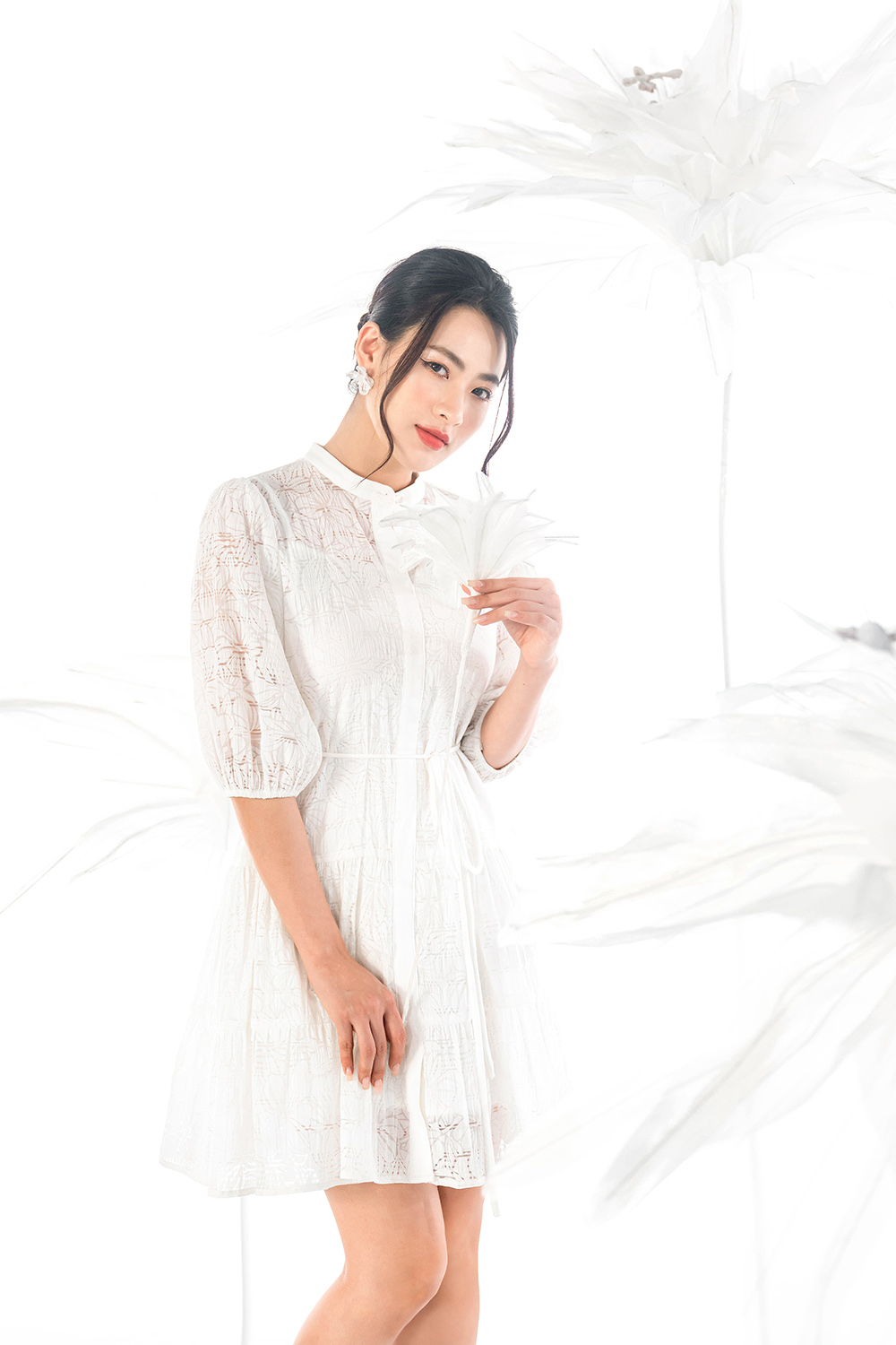 Đầm ren trắng dáng xòe tay lỡ