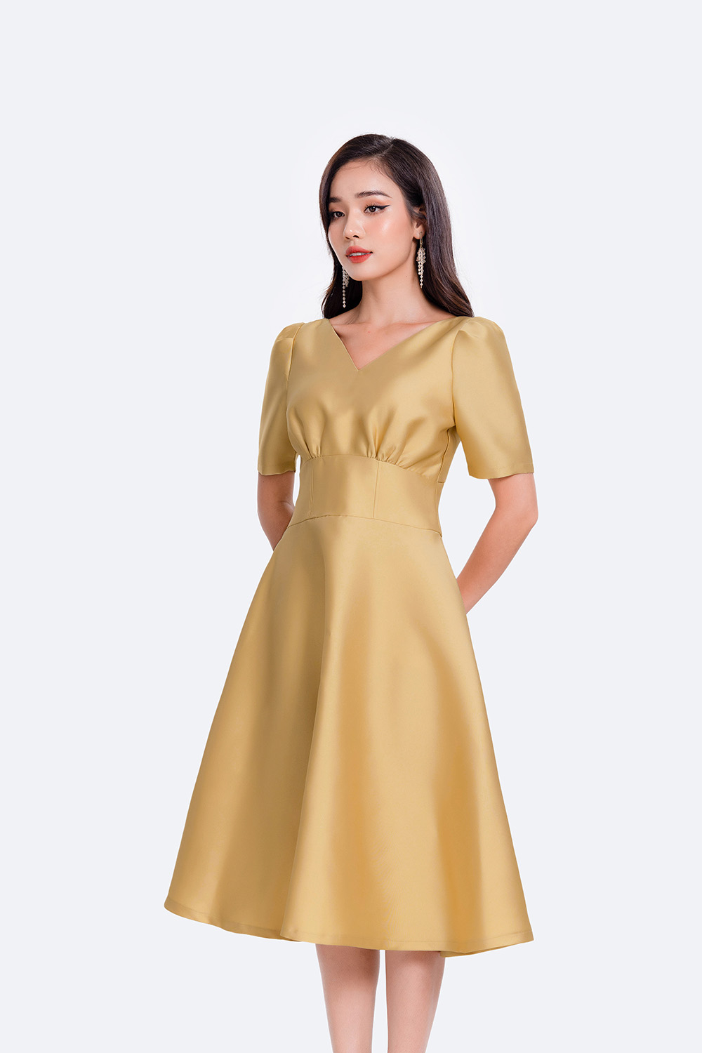 Đầm dự tiệc cổ V dáng xòe nhấn eo cao