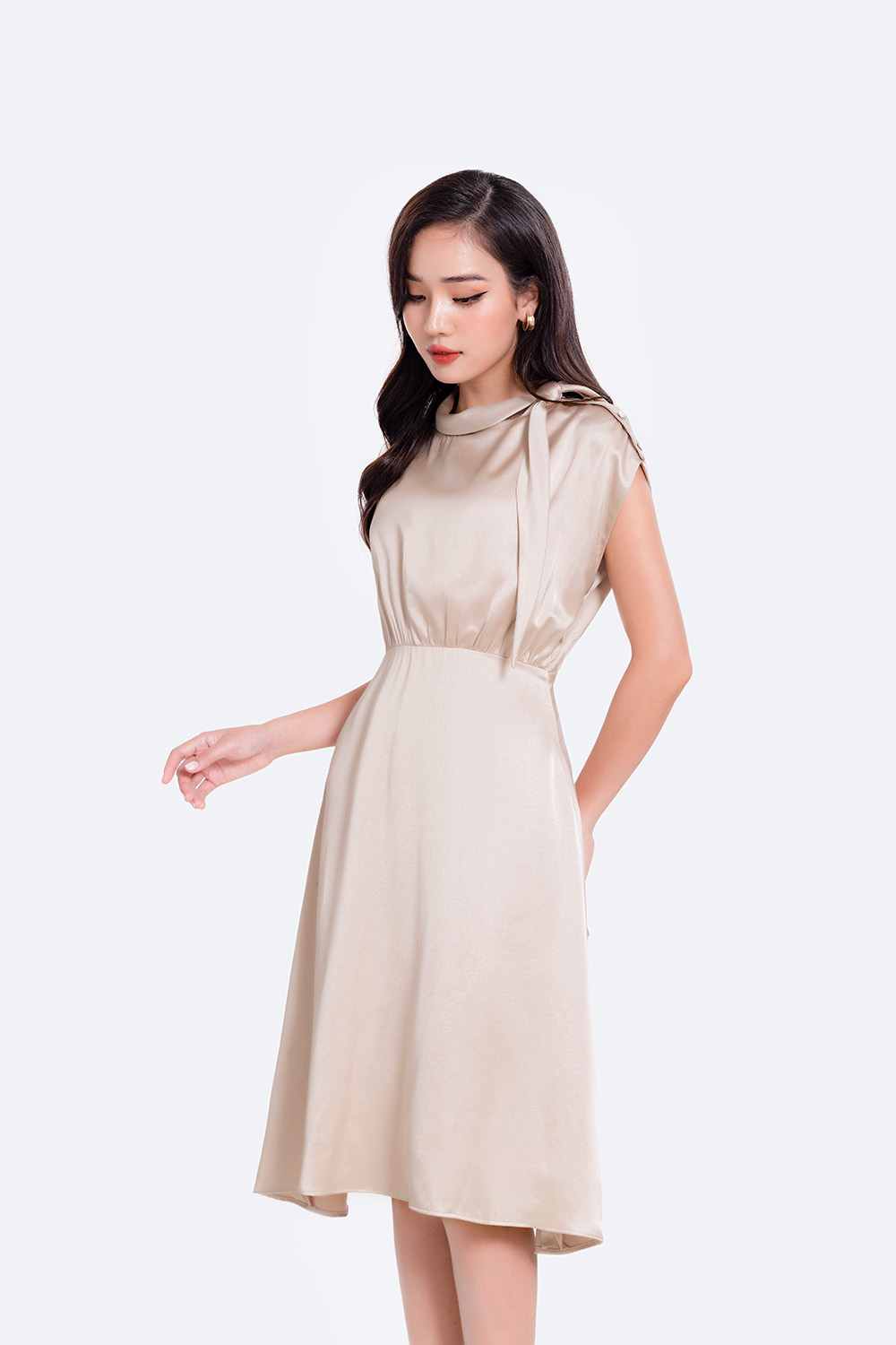 Đầm xòe nhấn eo tay hến cổ phối nơ