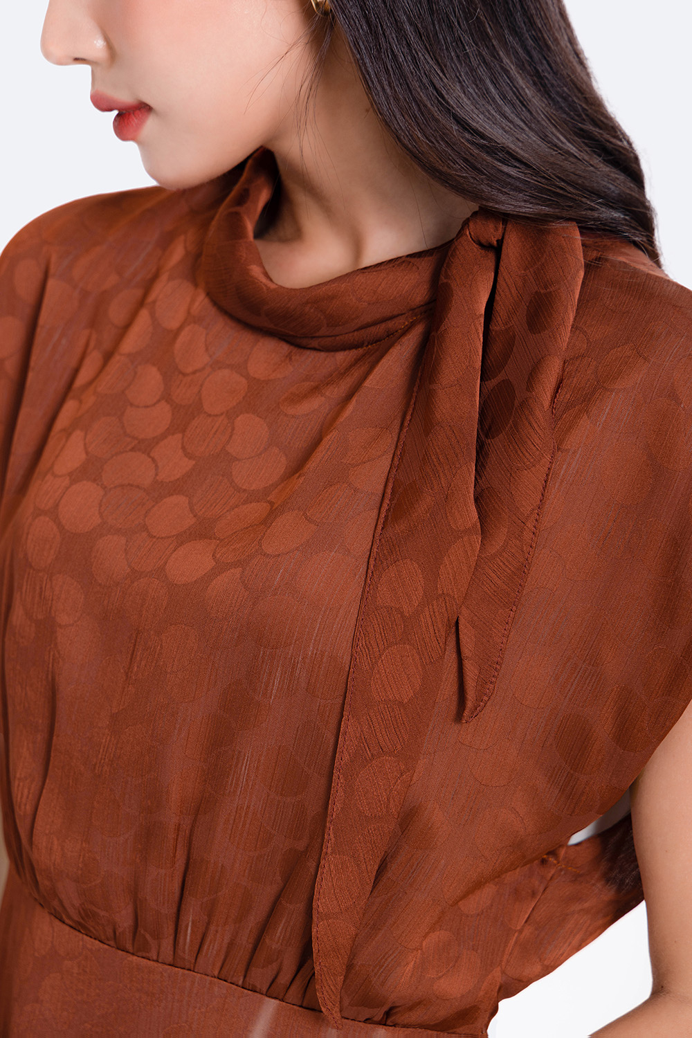 Đầm xòe công sở nhấn eo cổ phối nơ màu nâu