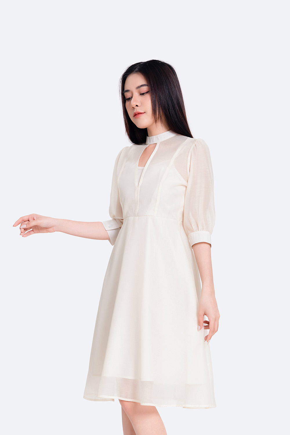 Đầm xòe tay lỡ cổ trụ cut-out