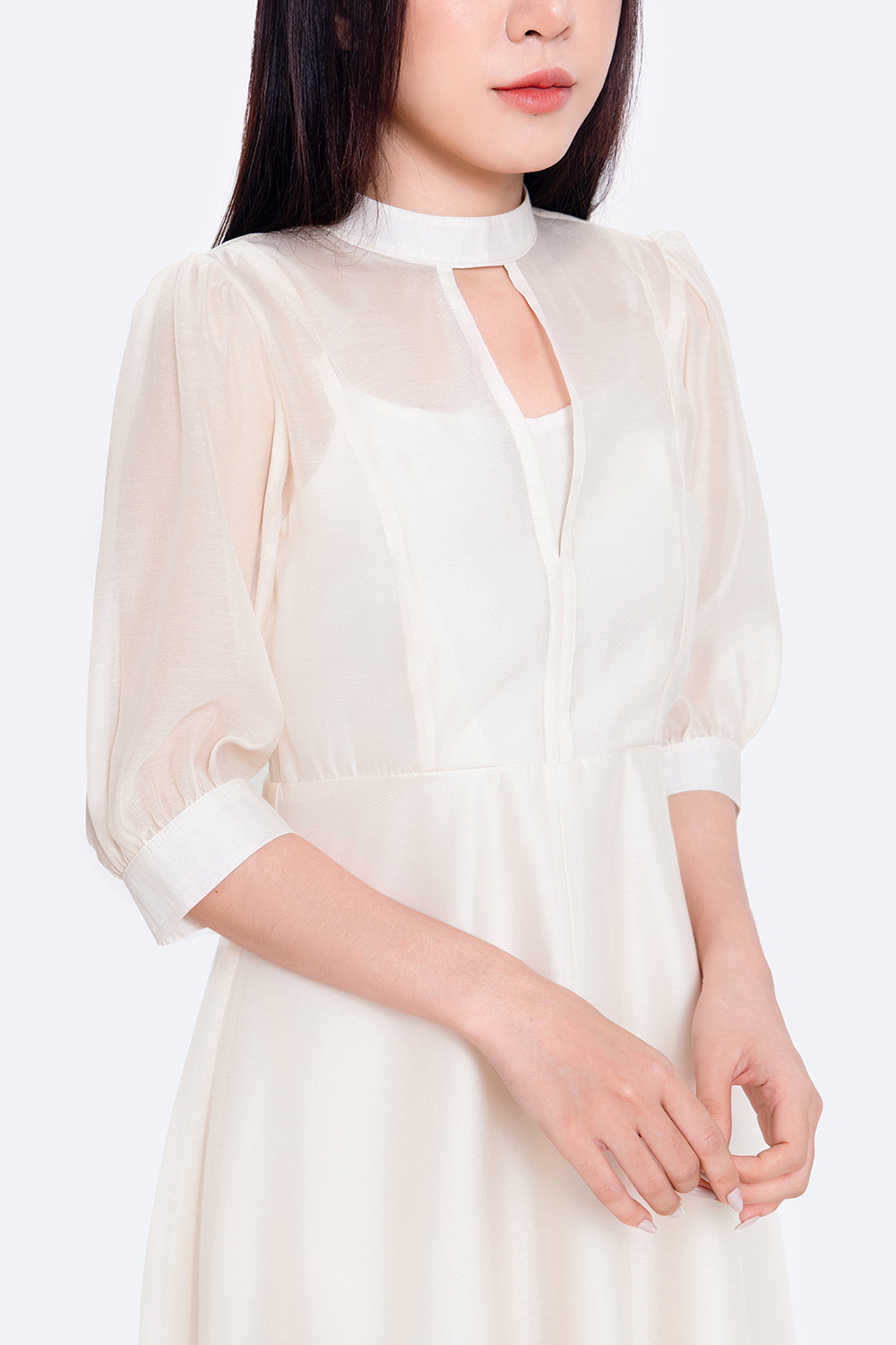 Đầm xòe tay lỡ cổ trụ cut-out