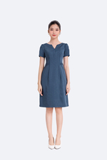 Đầm chữ A kẻ sọc nhấn eo
