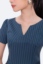 Đầm chữ A kẻ sọc nhấn eo