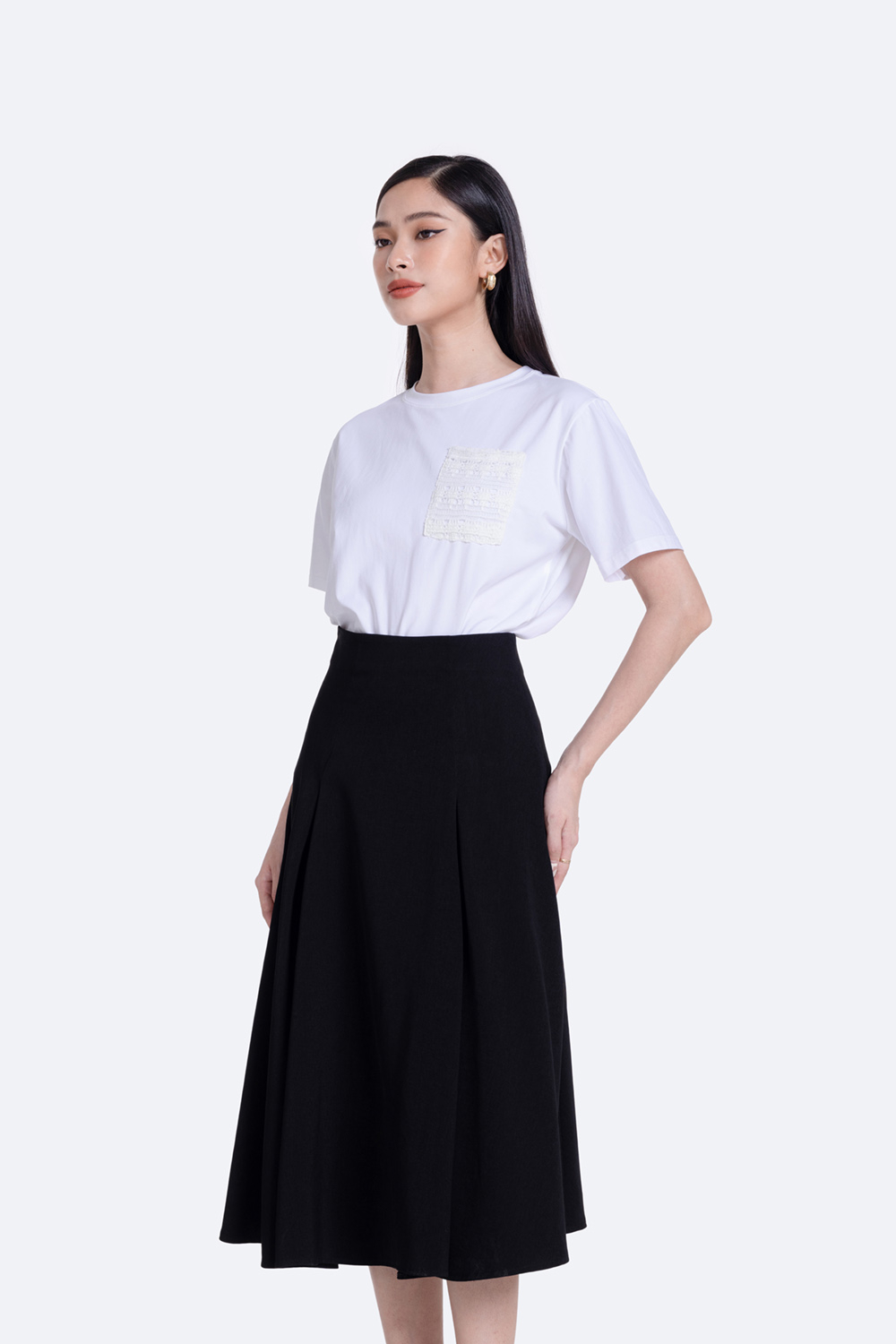 Áo thun nữ trắng phối túi