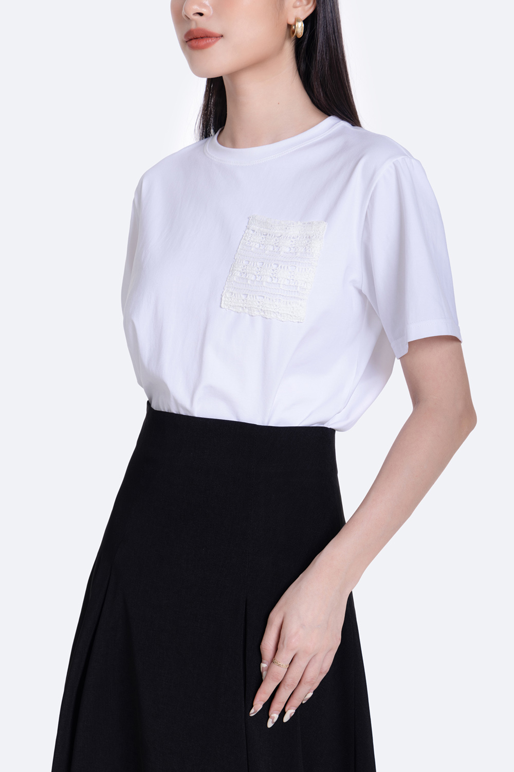 Áo thun nữ trắng phối túi