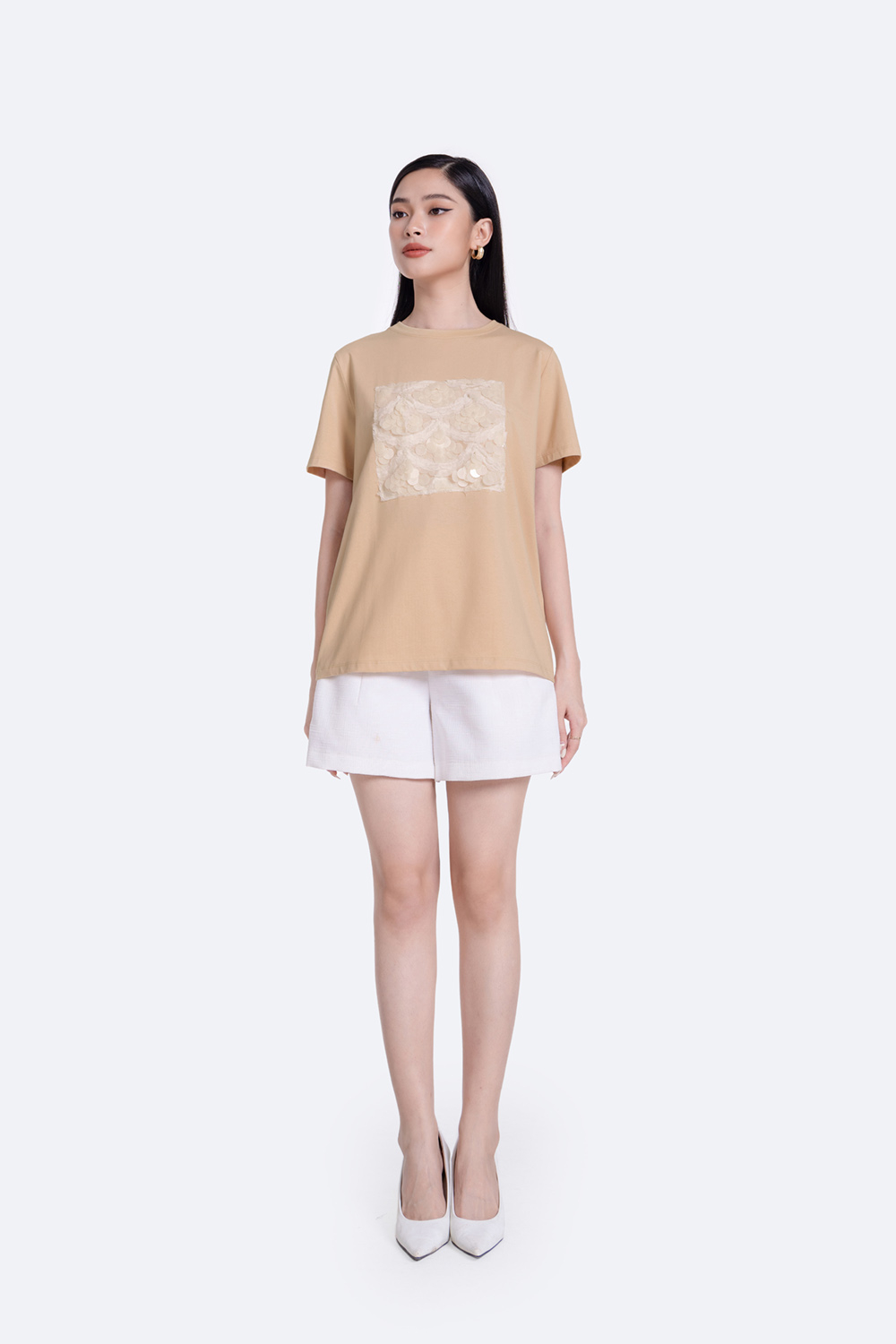 Áo thun màu be tay ngắn phối kim sa