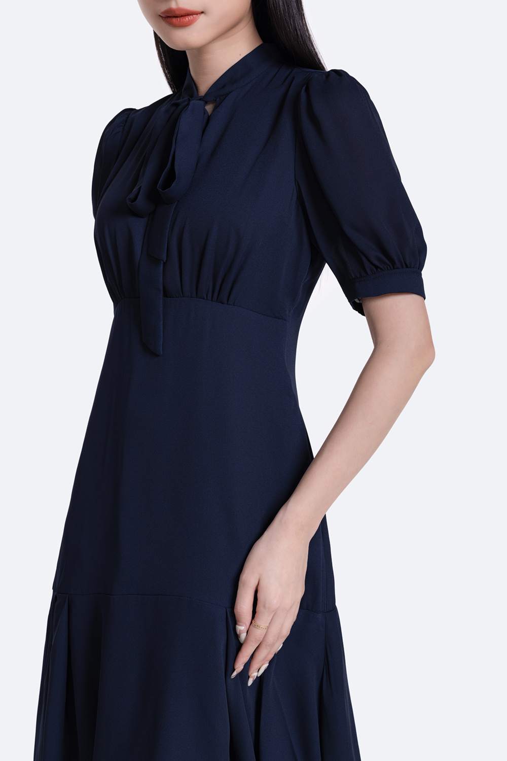 Đầm xòe đuôi cá công sở cổ phối nơ