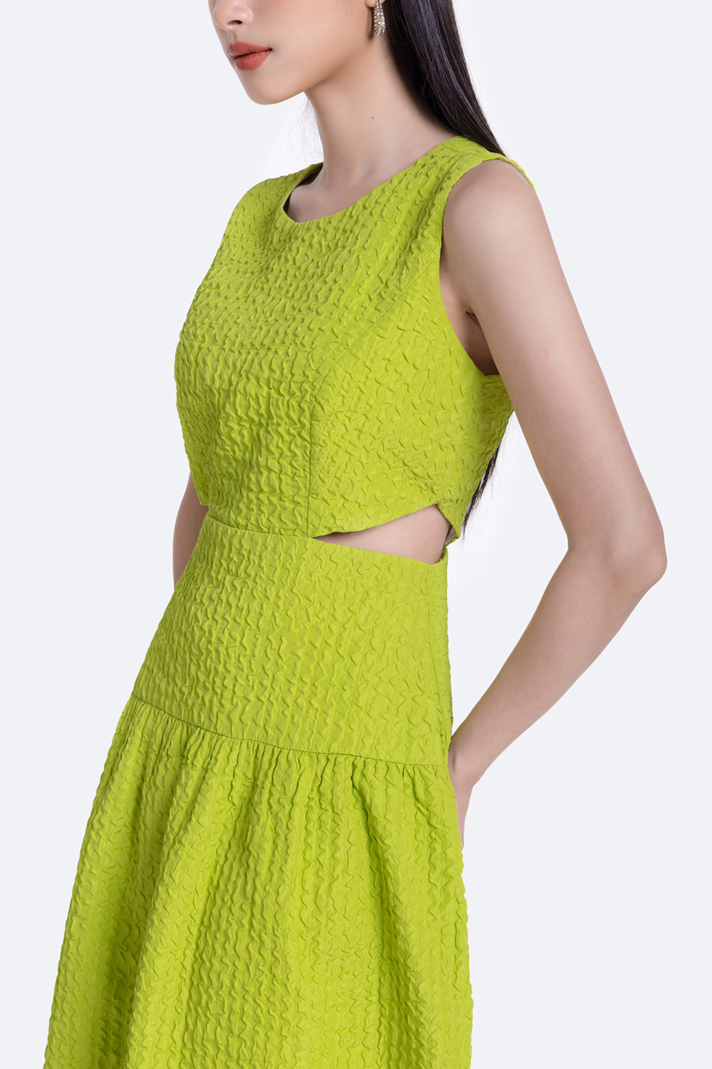 Đầm xòe sát nách eo cut-out