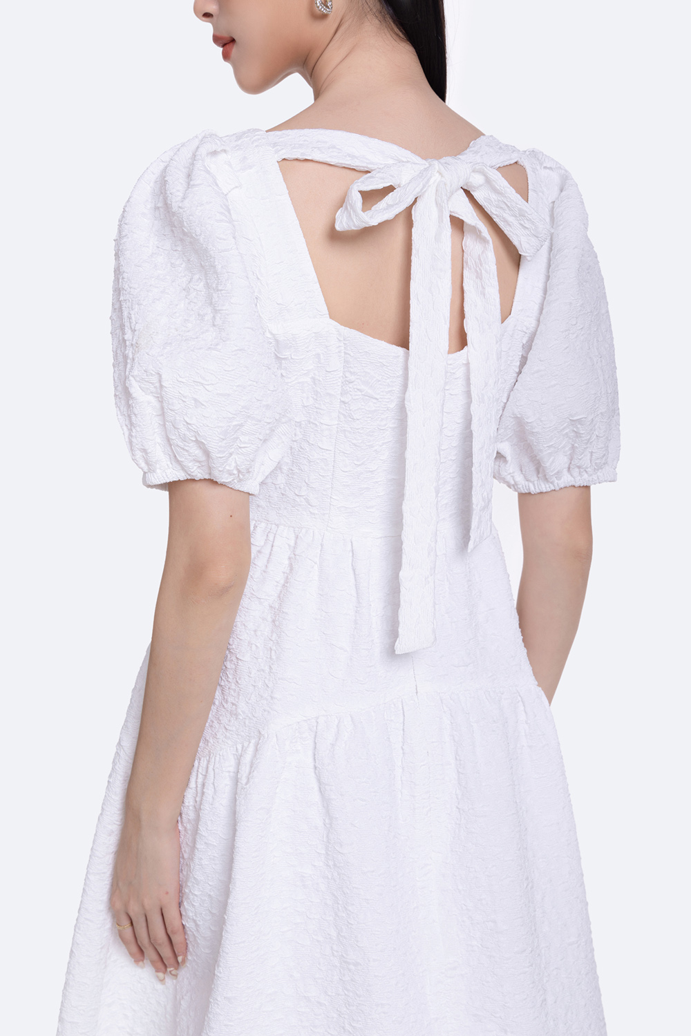 Đầm trắng babydoll cổ vuông tay phồng