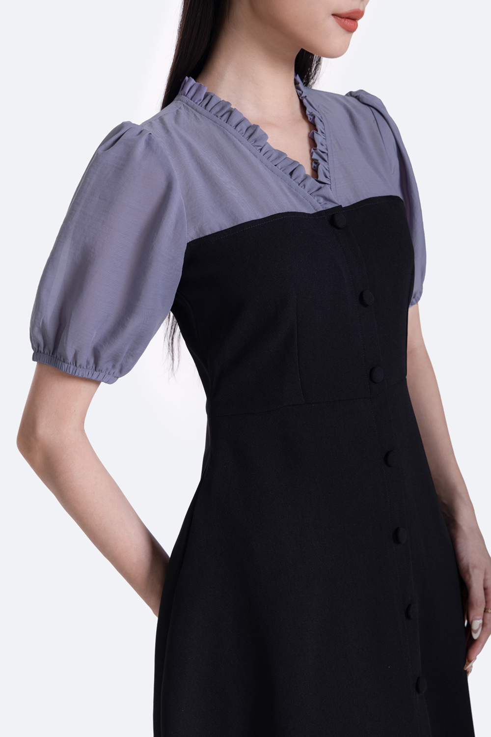 Đầm đen xòe công sở phối màu