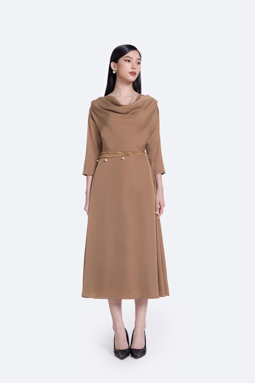 Đầm midi dáng xòe qua gối cổ đổ