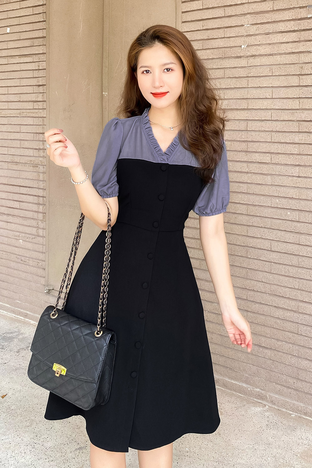 Đầm đen xòe công sở phối màu