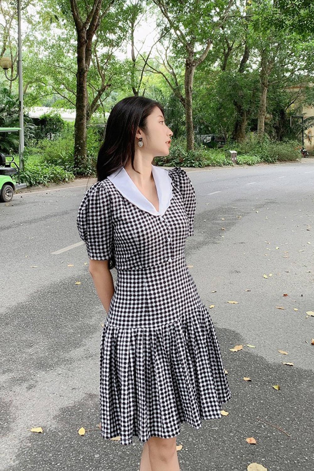 Đầm caro đuôi cá cổ sen trắng