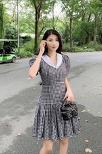 Đầm caro đuôi cá cổ sen trắng