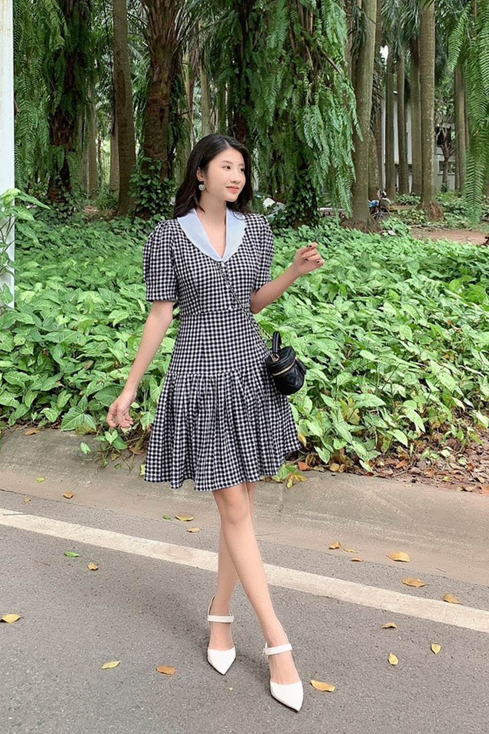 Đầm caro đuôi cá cổ sen trắng