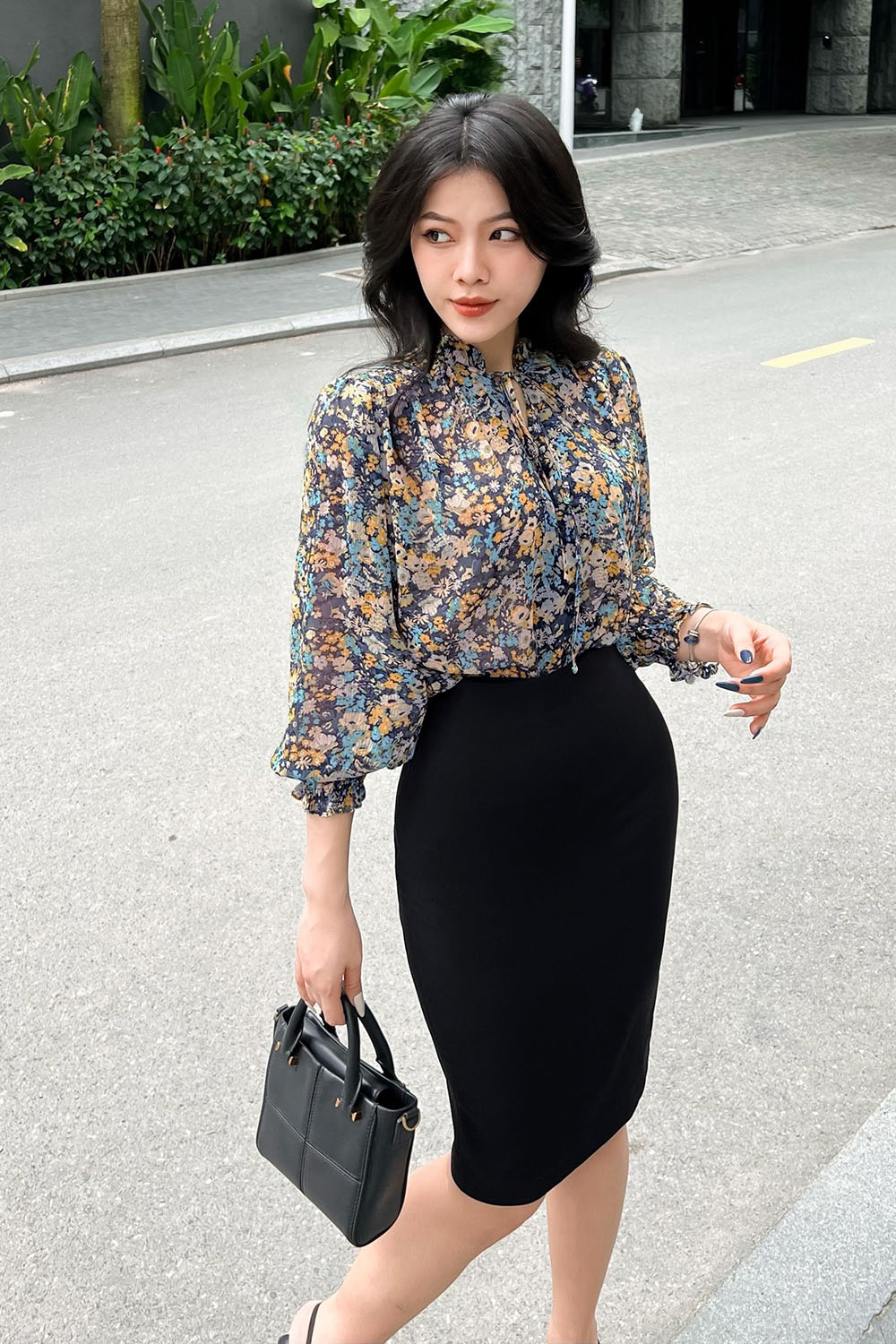 Áo sơ mi hoa tay dài cổ viền bèo