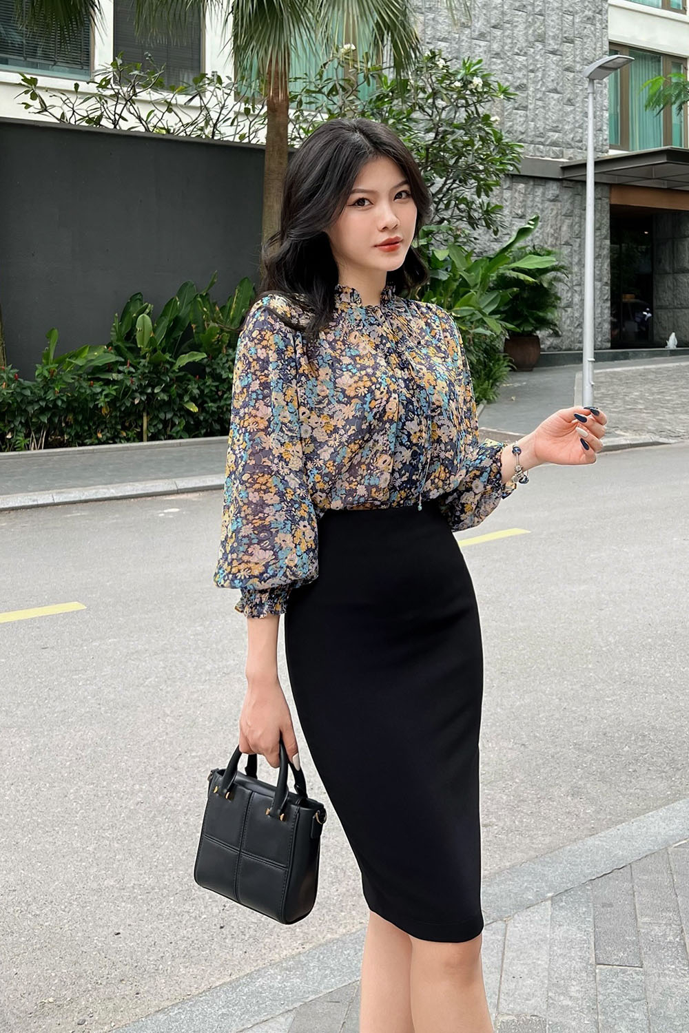 Áo sơ mi hoa tay dài cổ viền bèo