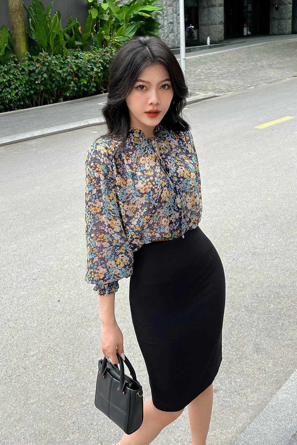 Áo sơ mi hoa tay dài cổ viền bèo