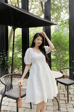 Đầm trắng babydoll cổ vuông tay phồng