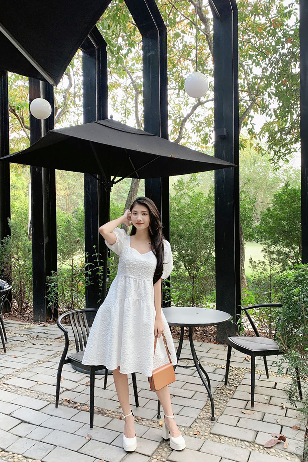 Đầm trắng babydoll cổ vuông tay phồng