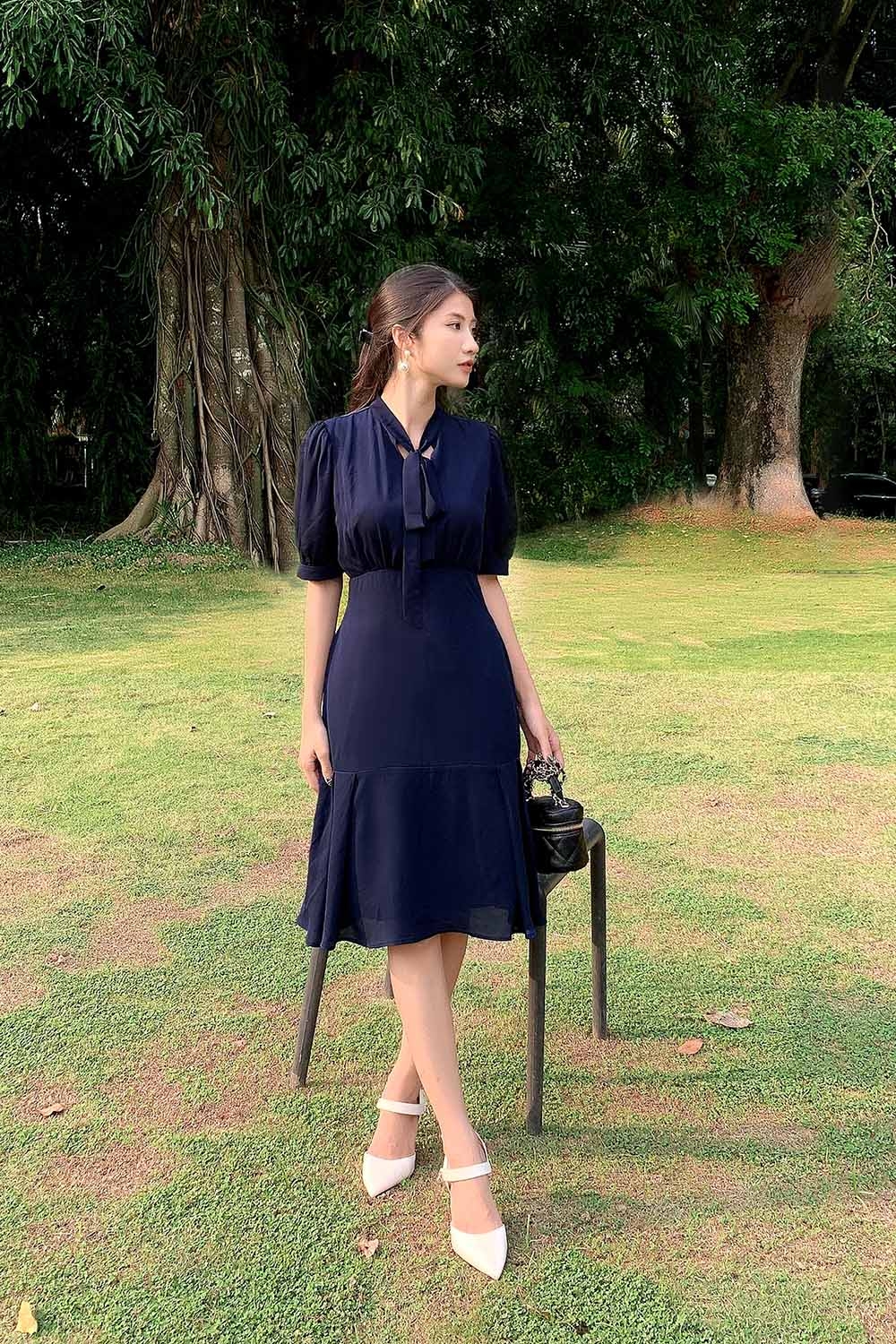 Đầm xòe đuôi cá công sở cổ phối nơ