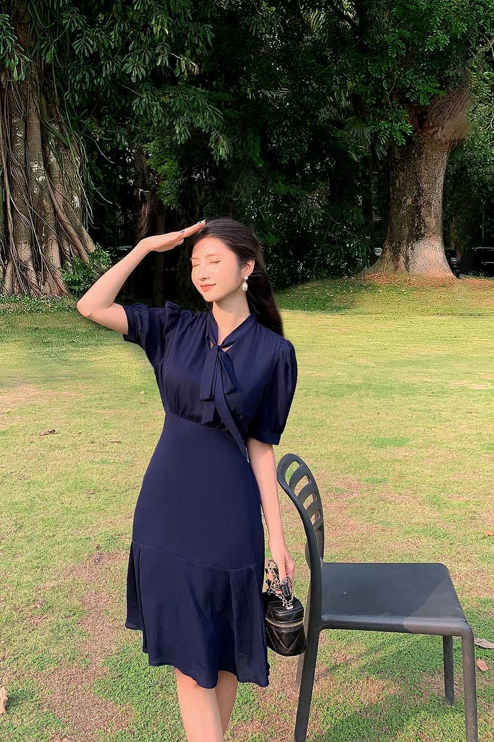 Đầm xòe đuôi cá công sở cổ phối nơ