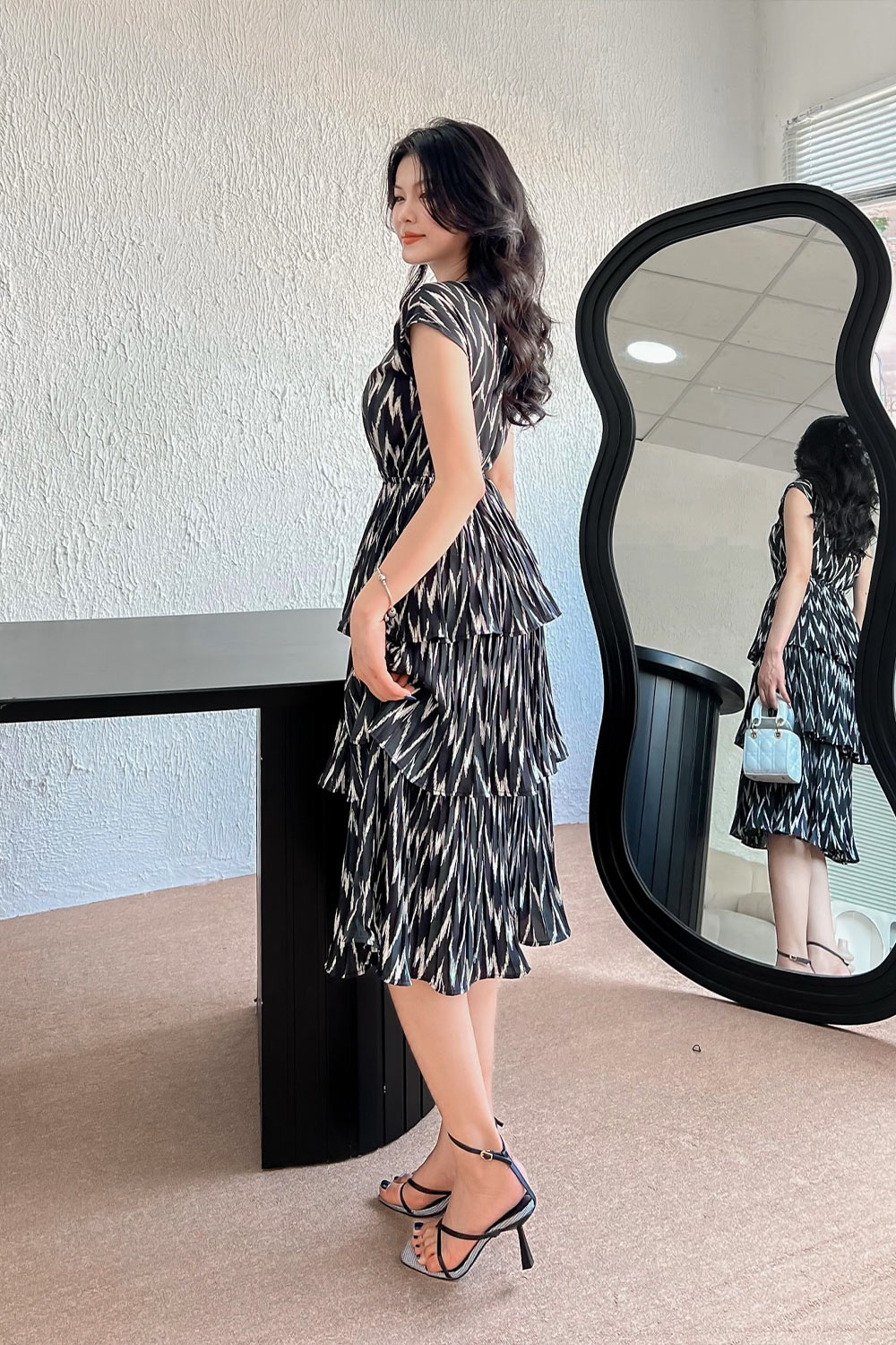 Đầm xếp tầng dáng dài tay hến