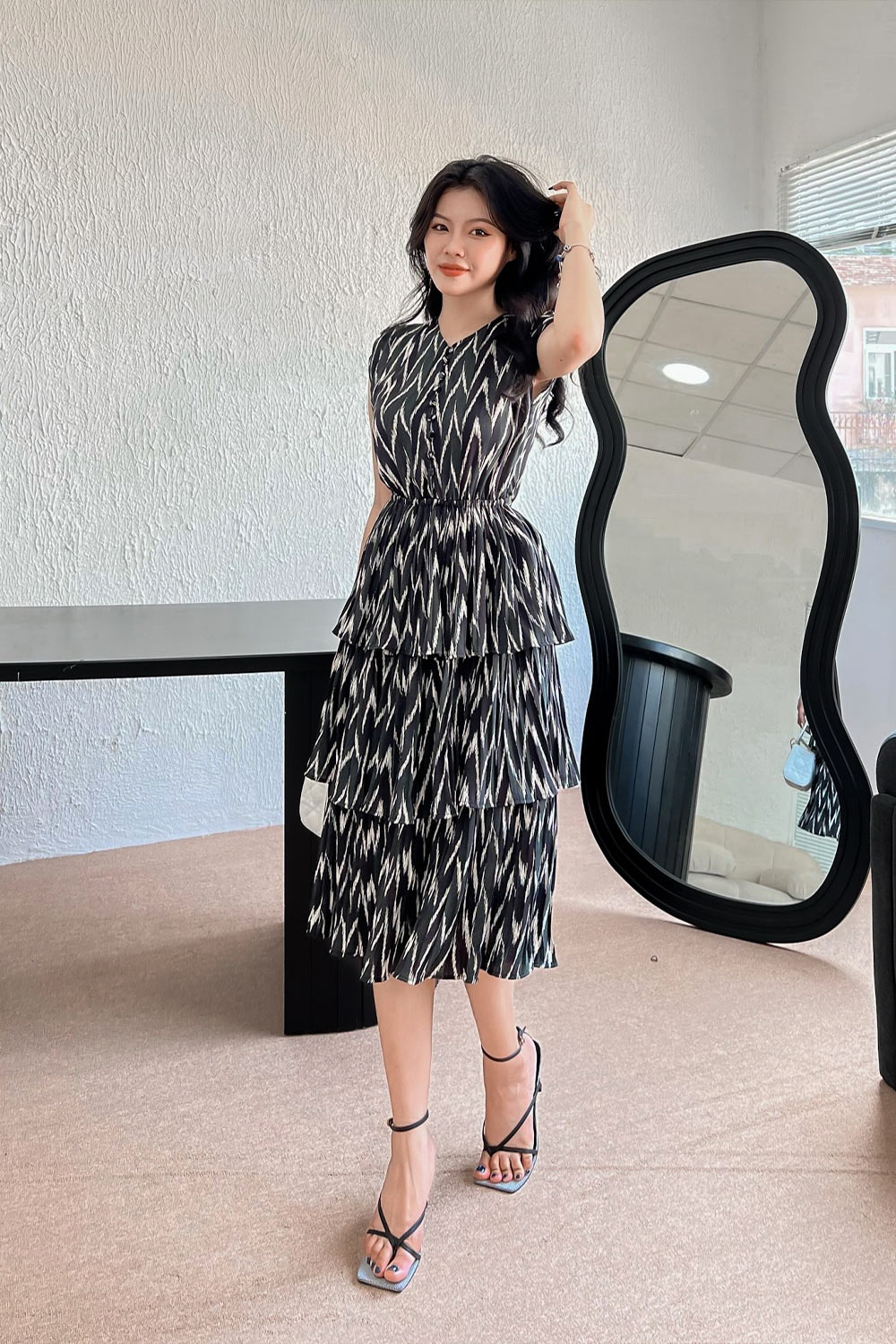 Đầm xếp tầng dáng dài tay hến