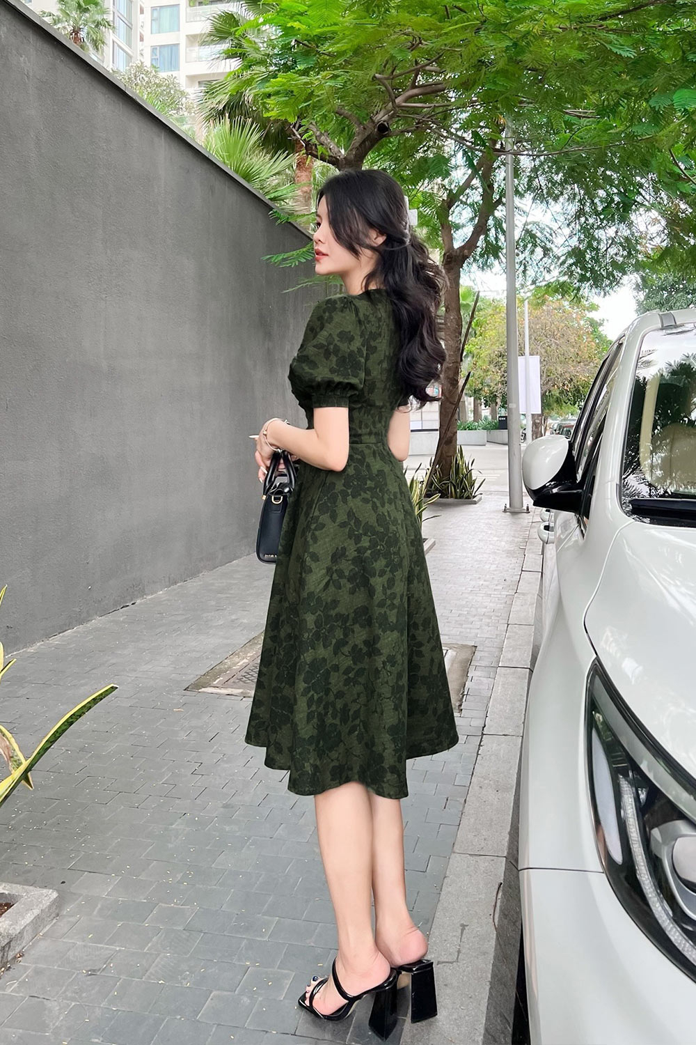 Đầm xòe hoa phối dây thắt nơ tay phồng