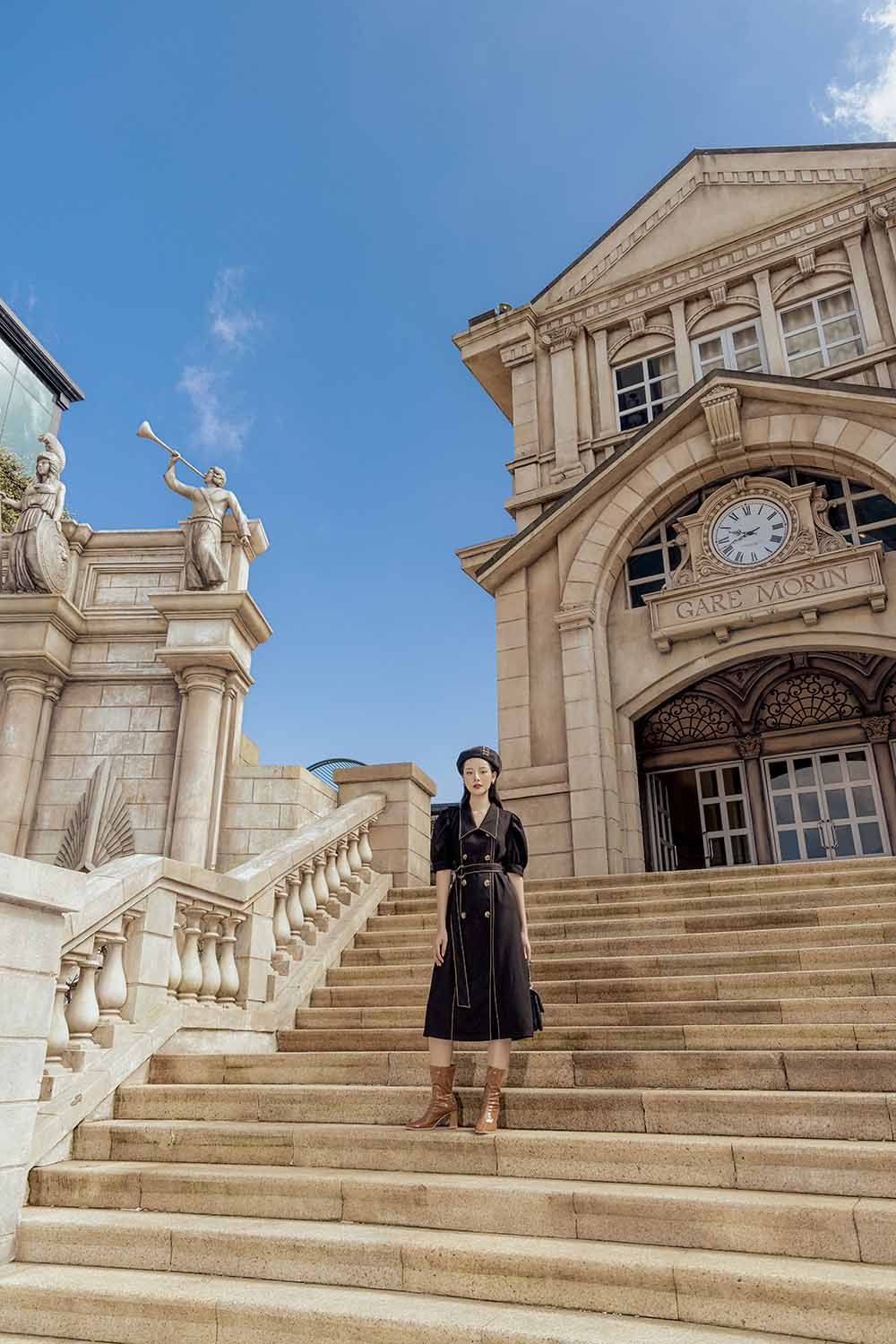 Đầm đen chữ A dáng dài kèm thắt eo