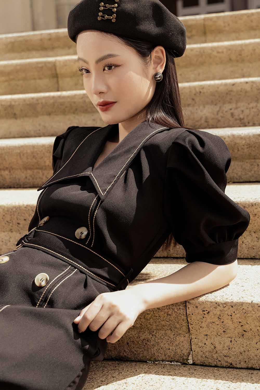 Đầm đen chữ A dáng dài kèm thắt eo