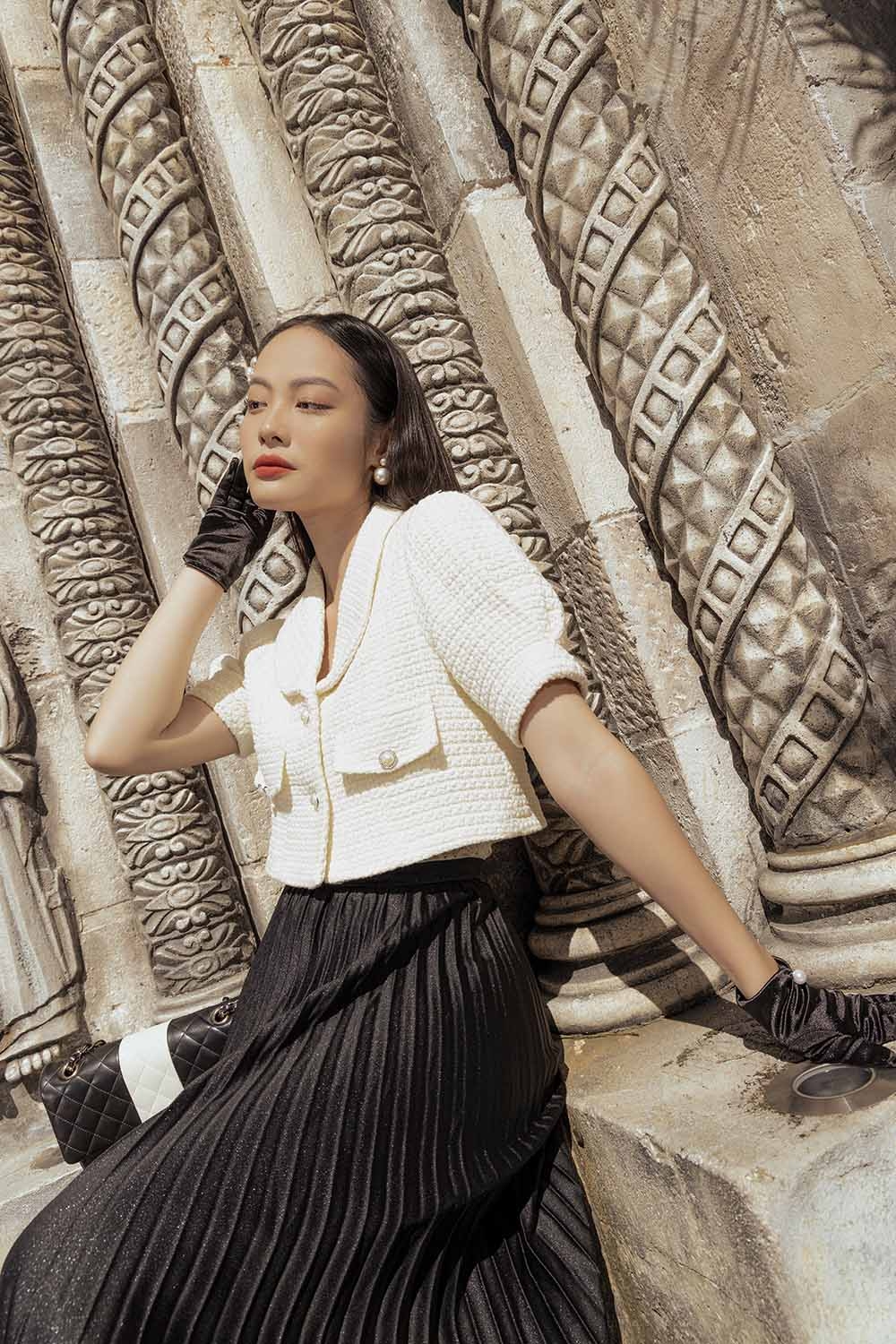 Áo khoác tweed lửng cổ sen tay phồng