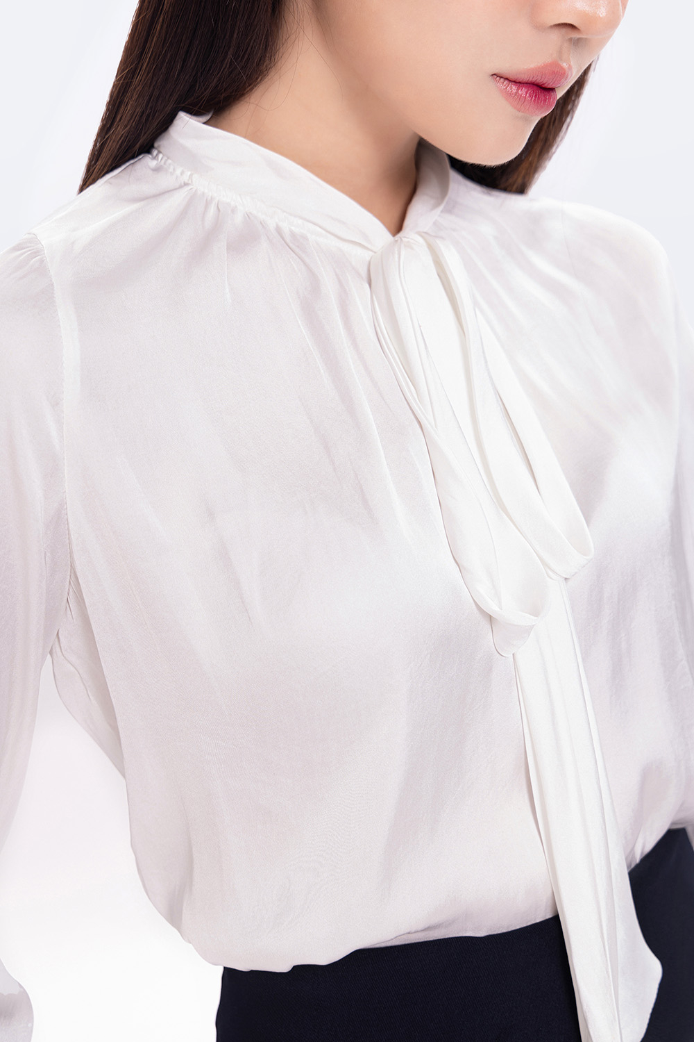 Áo sơ mi công sở trắng phối nơ