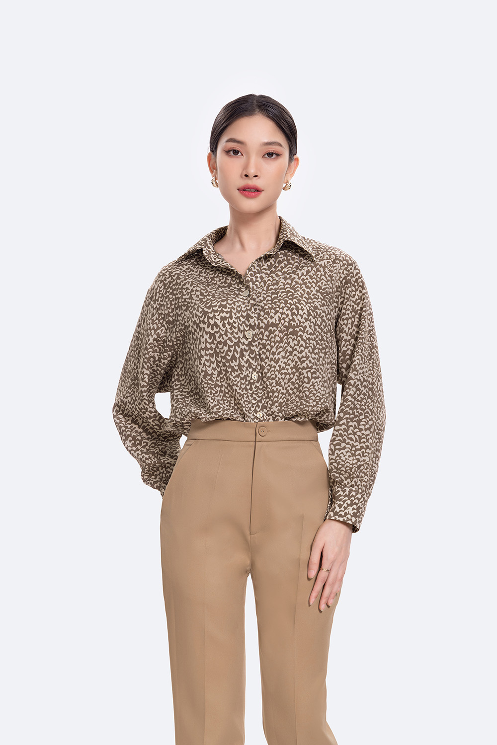 Áo sơ mi công sở nâu họa tiết trắng