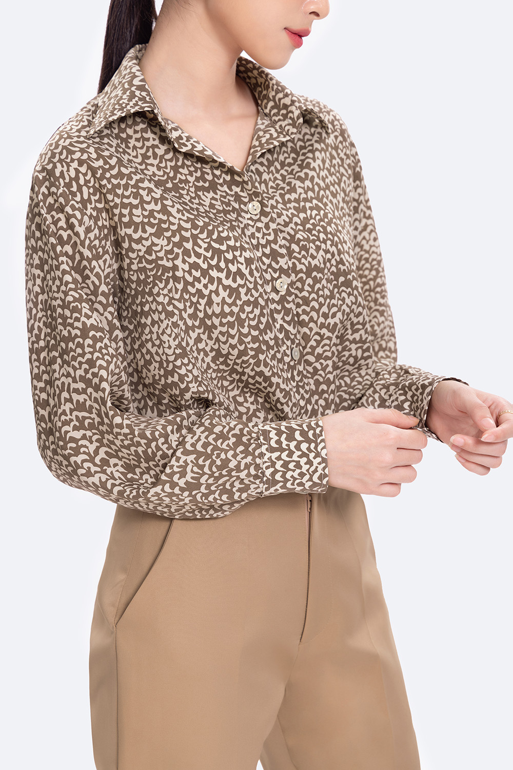 Áo sơ mi công sở nâu họa tiết trắng