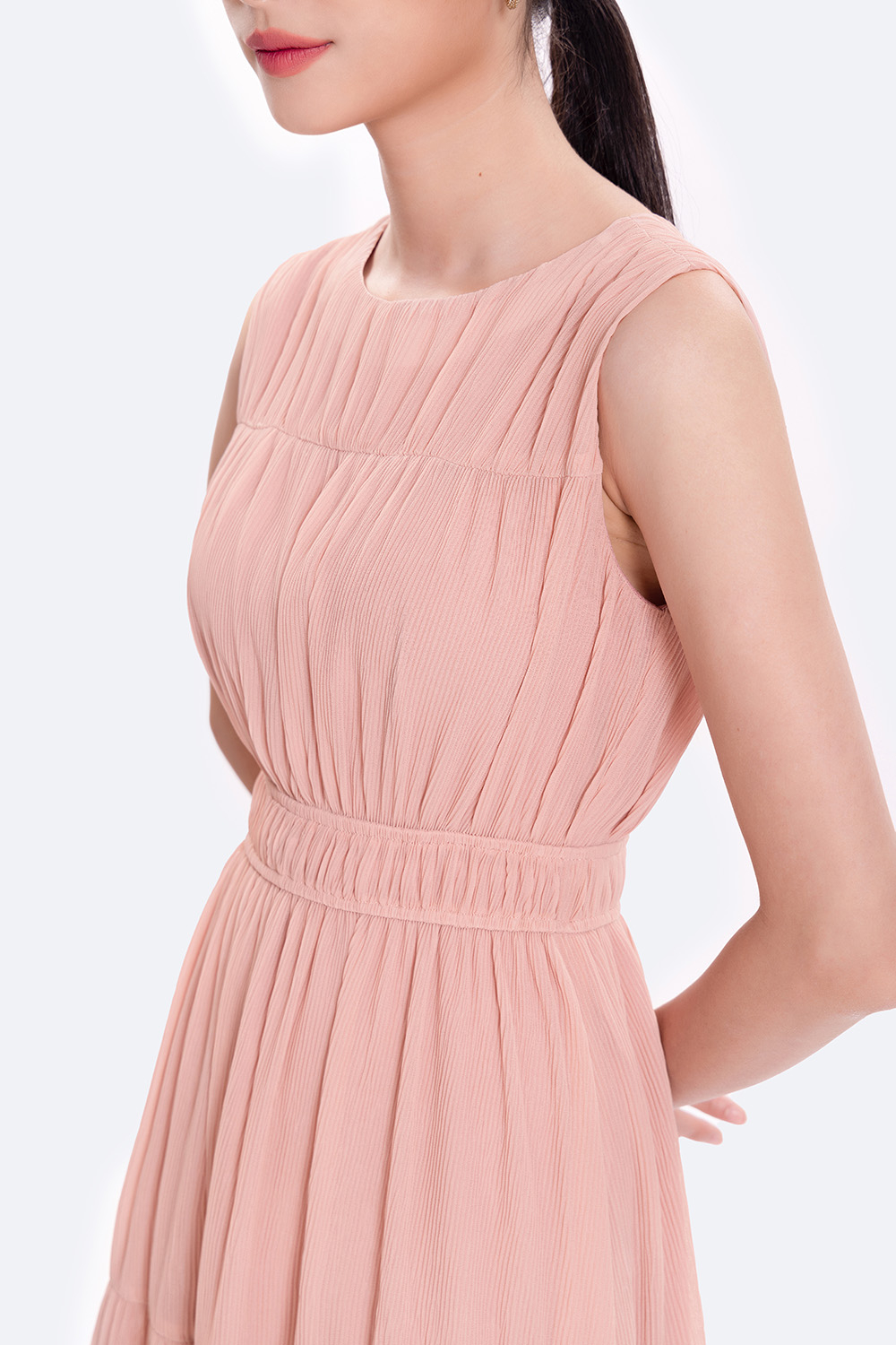 Đầm midi dáng xòe sát nách