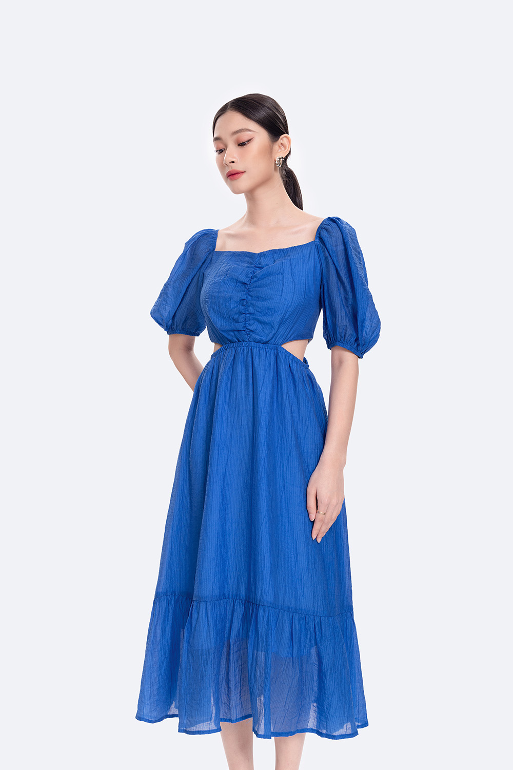 Đầm midi dáng xòe tay lỡ cut-out eo