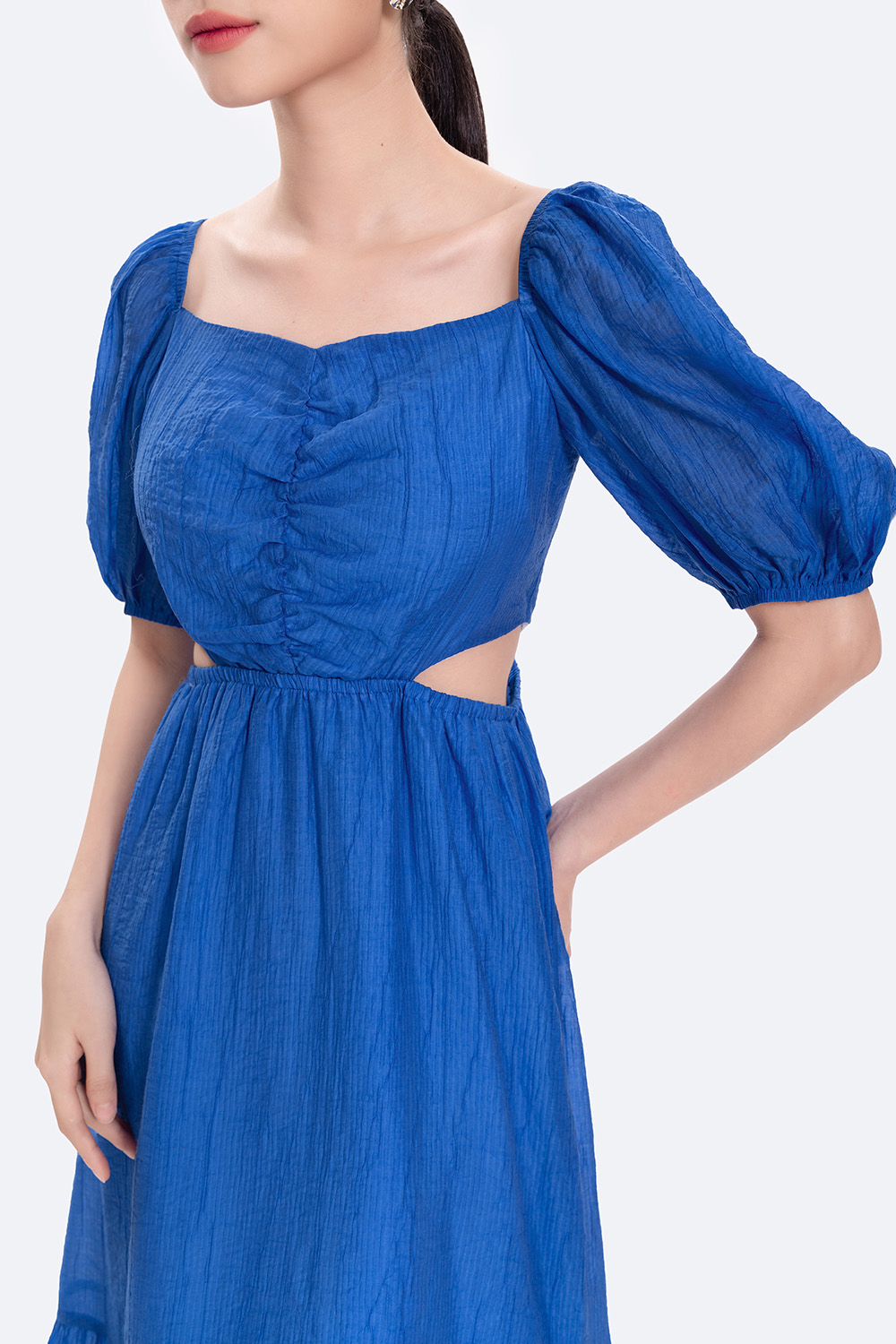 Đầm midi dáng xòe tay lỡ cut-out eo