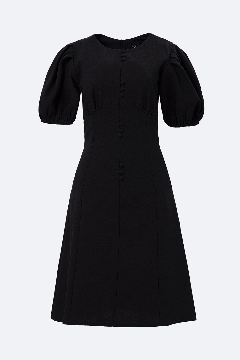 Đầm đen công sở dáng xòe phối nút