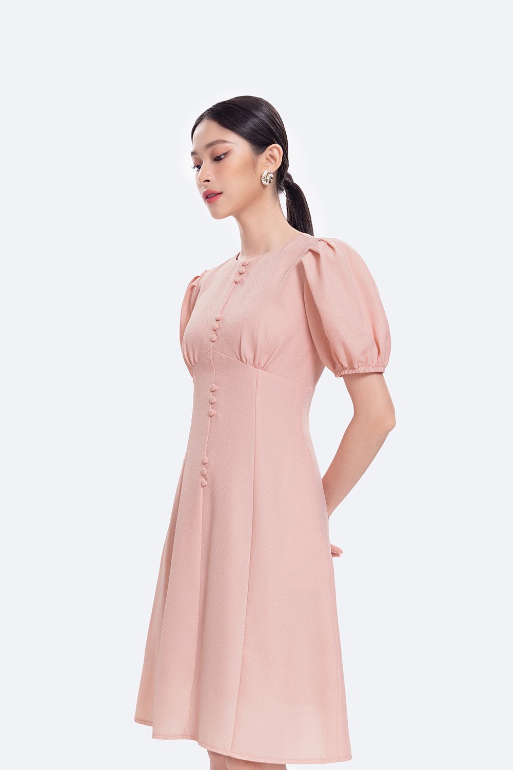 Đầm xòe công sở nhấn eo cao phối nút